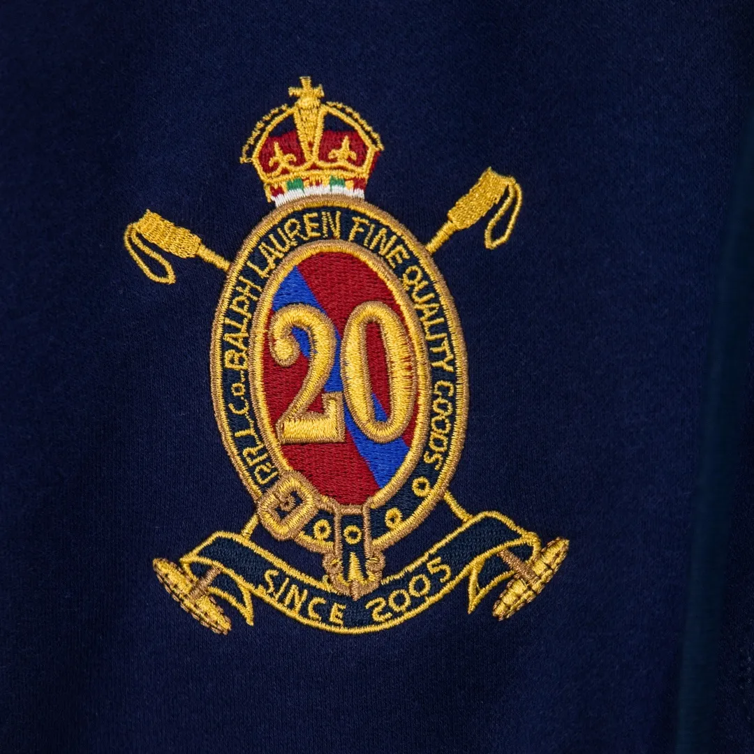 P320 zp version [exclusive supply] Ralph Lauren/Ralph Lauren 2025FW new autumn and winter Big Pony 20th anniversary badge embroidered open-chest deconstructed hooded fleece sweatshirt 100% restoration of 380 grams of 100% pure cotton heavy-grained cloud velvet ✅ Deconstruction restoration Correct version Three-layer hidden partial tube placket ✅ Reactive dyeing D65 raw cotton double herringbone belt Wide and narrow partitions ✅ Reject overlay Single color single version Precision embroidery ✅ RL/25 new autumn and winter product 20th commemorative badge embroidered Malaysian sweatshirt. Deconstructed half-chest to distinguish the regular classic version. High-end and outstanding. Built-in contrasting reactive dyeing D65 raw cotton double herringbone belt. Cloud-like heavy fleece bottom with autumn and winter attributes. Really comfortable. Cloud-like comfort. Loose fit. Two colors are available. Can be made for couples. Highly recommended. Color: blue and white. Size: S M L XL No.: WW10954